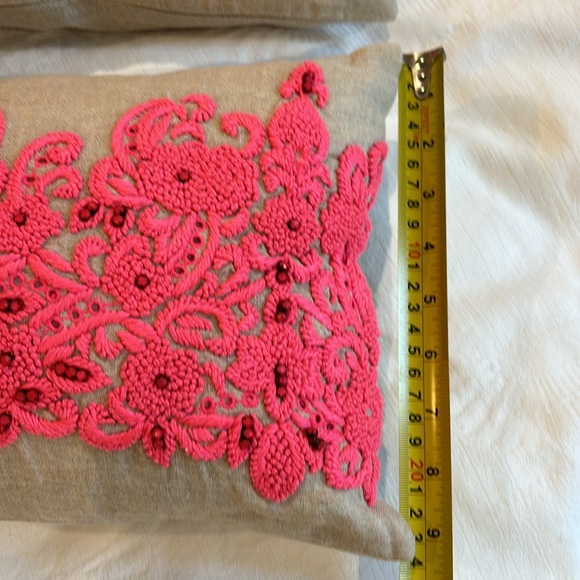 Set of 2 Kate Spade Linen Pillow cases with inserts - Picture 9 of 9